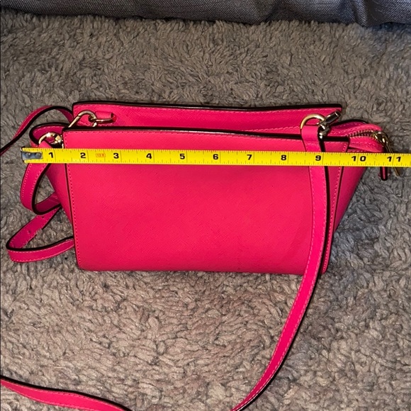 🎉SALE🎉 Michael Kors Hot Pink Saffiano Crossbody - Picture 5 of 6